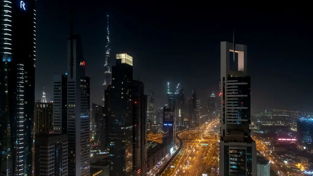 Explore Dubai's breathtaking night skyline featuring iconic skyscrapers like the Burj Khalifa