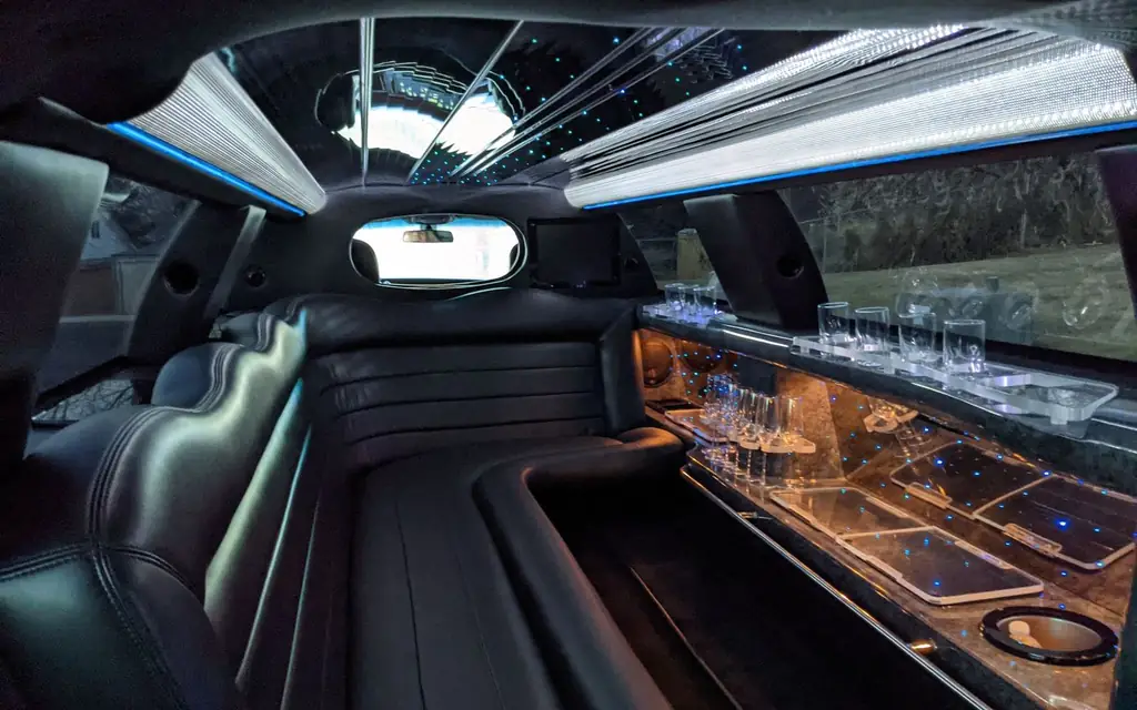 Limousine cabin
