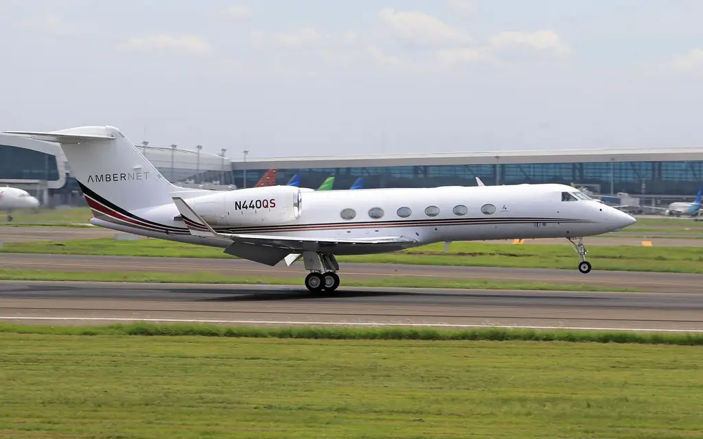 Midsize and super-midsize jets